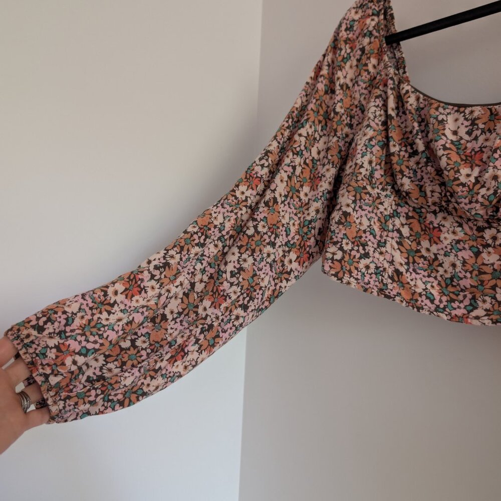 3/$30 retro style long sleeve bodice floral top - Picture 4 of 9